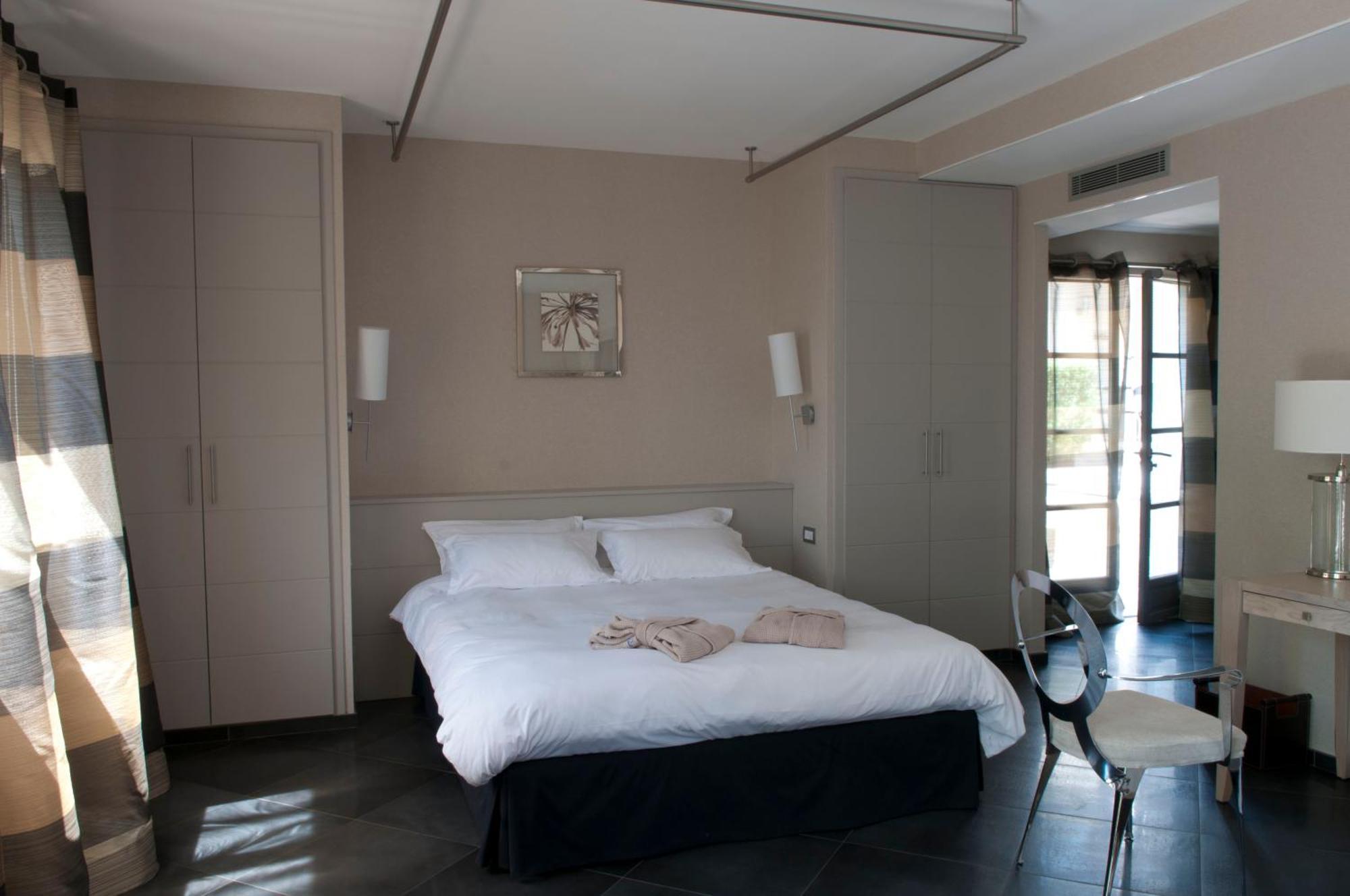 Le Pinarello Hotel Sainte-Lucie de Porto-Vecchio Bagian luar foto